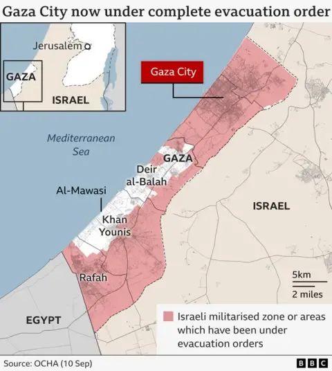 Numerous Gaza Residents Escape as Israeli Troops Move Further into the City